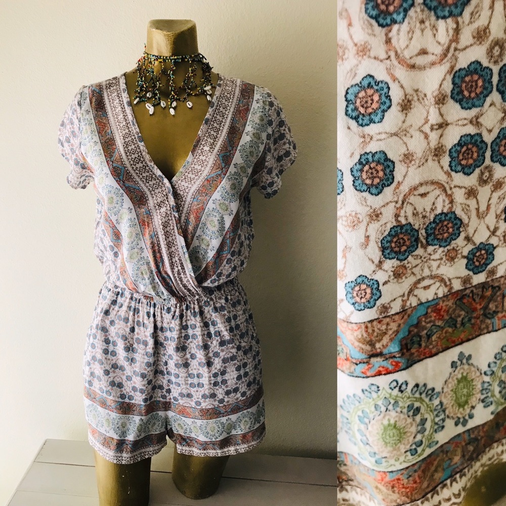 TAYLOR & SAGE Floral Print Boho Shorts ROMPER Size Medium